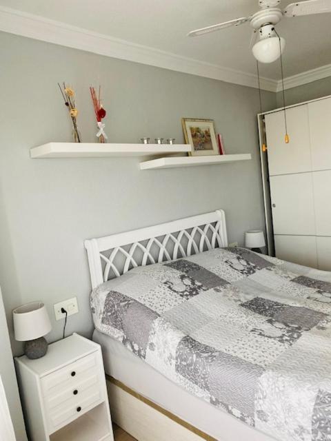 Apartment With A View Of The Sea Торевиеха Екстериор снимка