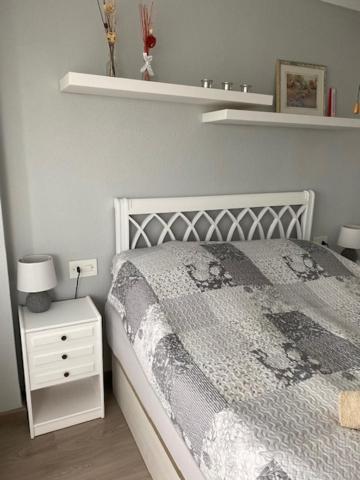 Apartment With A View Of The Sea Торевиеха Екстериор снимка
